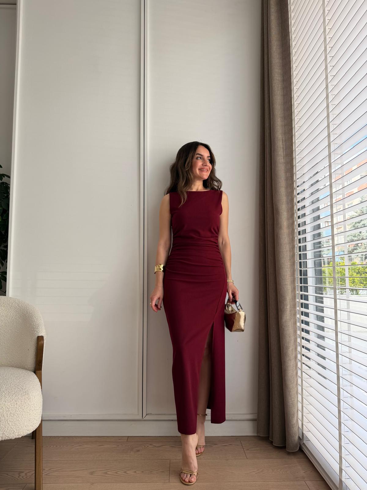 Bordo Sıfır Kol Yan Drapeli Yırtmaçlı Elbise 314