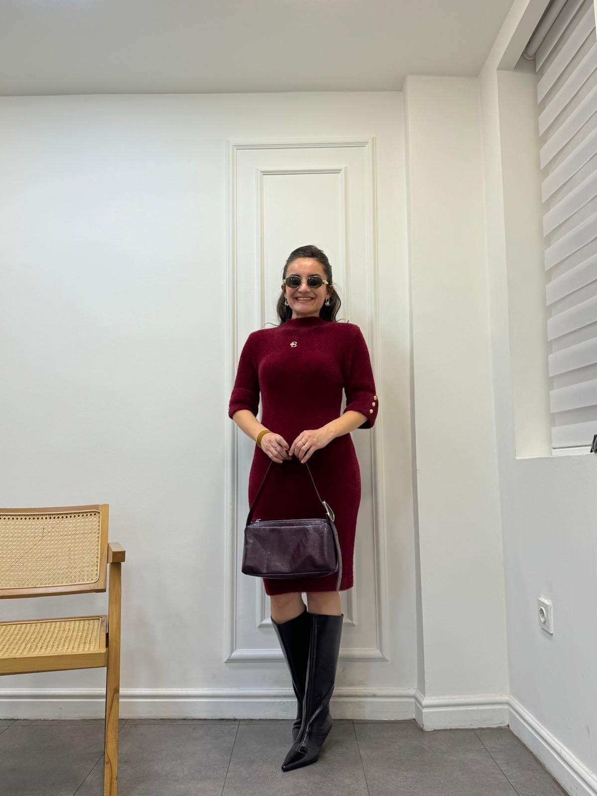 Bordo Yarım Kol Ön Bronş Detaylı Dik Yaka Yumoş Triko Elbise 140221