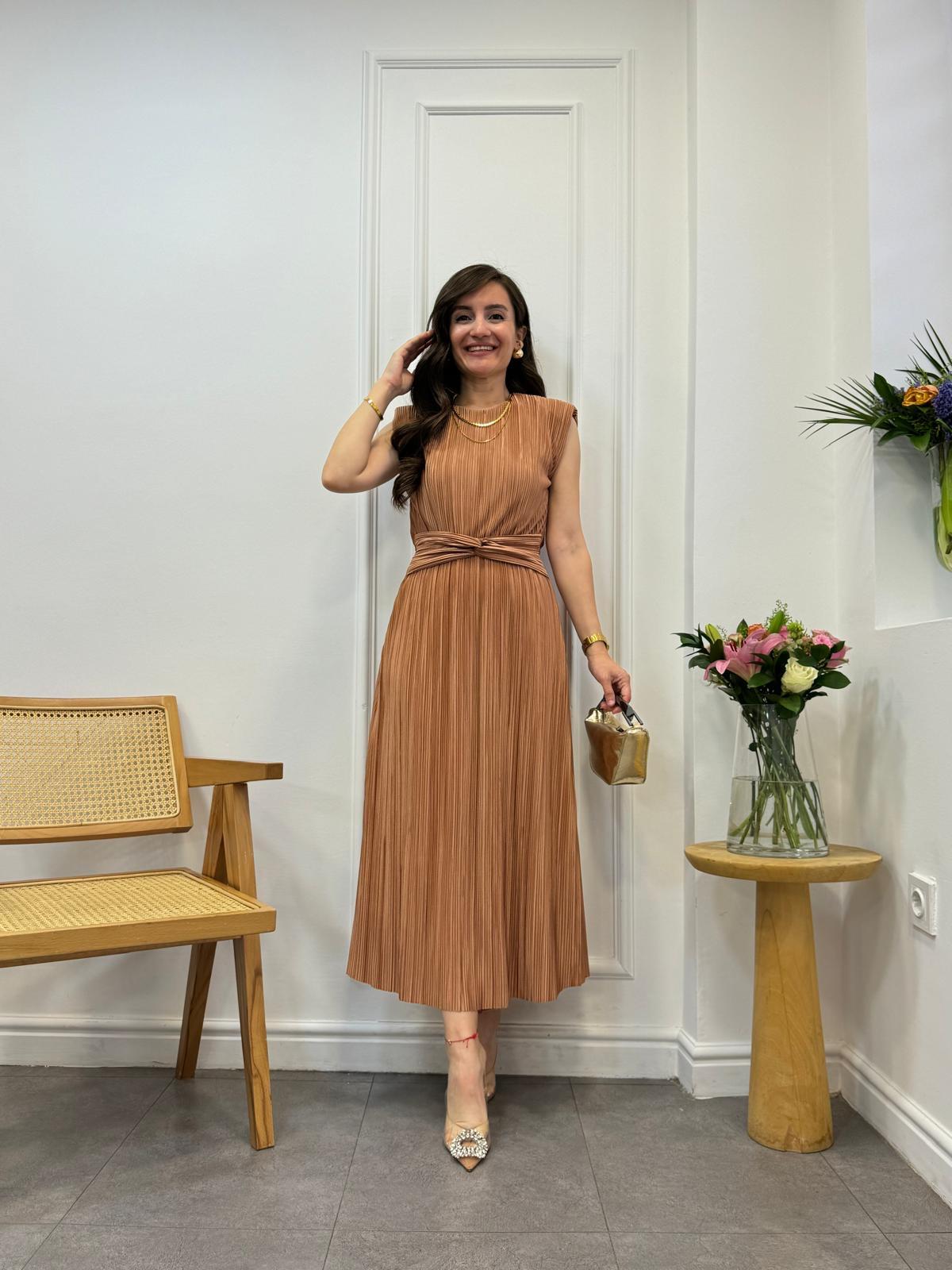 Camel Akordiyon Kumaş Omuz Vatkalı Beli Düğüm Detaylı Elbise 3448