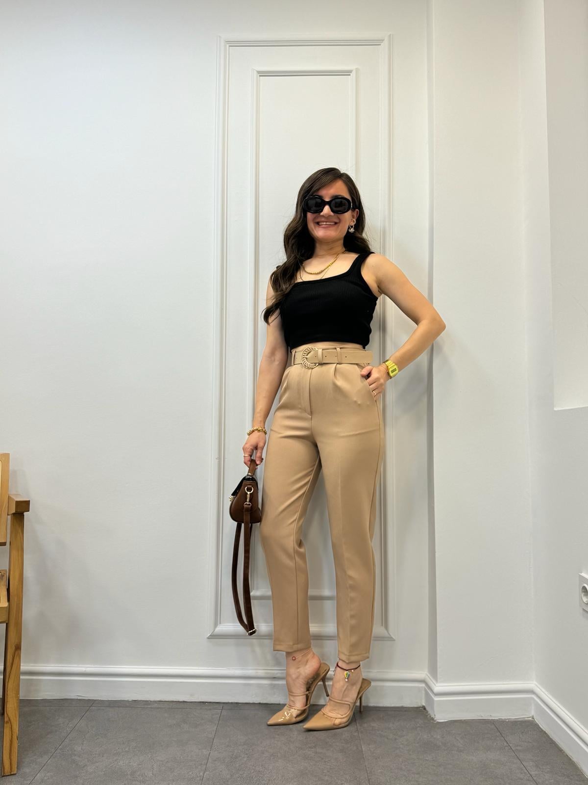 Camel Önü Pensli Bel Lastik Detaylı Kemerli Havuç Pantolon 50710