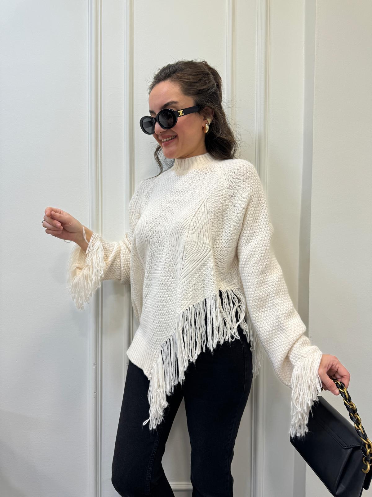 Ekru Bisiklet Yaka Püskül Detaylı Tasarım Triko Kazak 231248