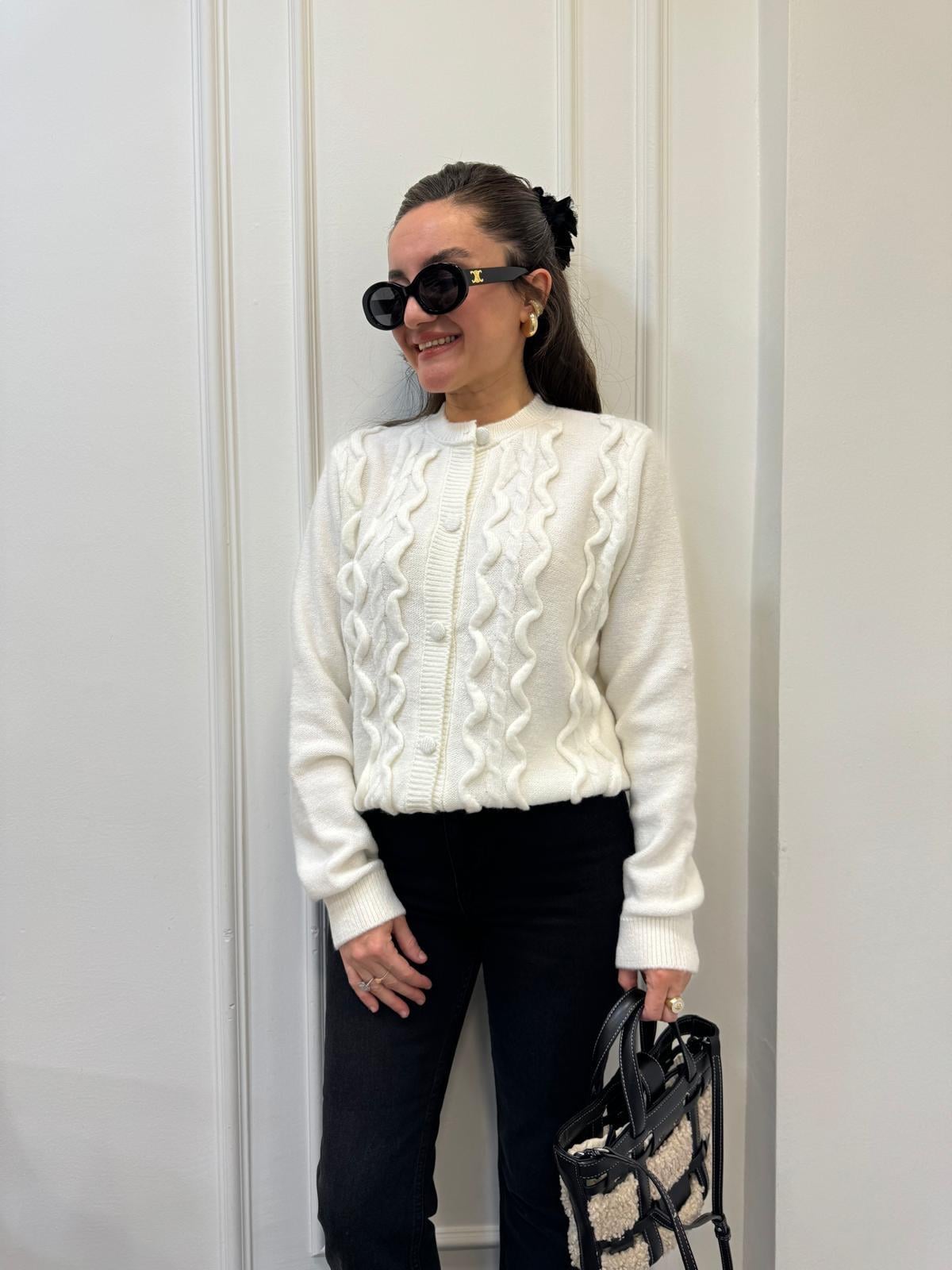 Ekru Düğmeleri Örme Fırfır Detaylı Tasarım Triko Hırka 241118