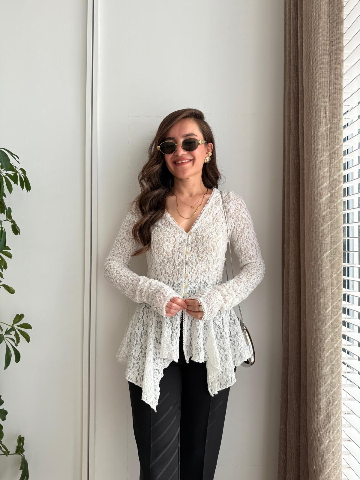 Ekru Düğmeli Peplum Dantel Bluz 60433