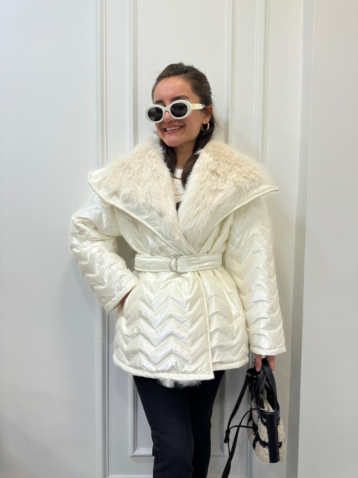 Ekru Kürk Yaka Marka Model Kemerli Mont 06068