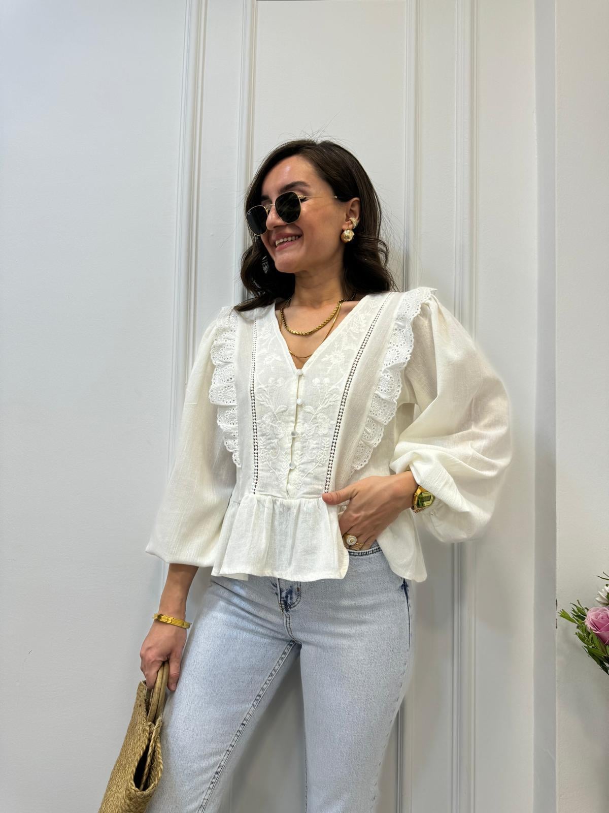 Ekru Nakış İşlemeli Tasarım Bluz 1424
