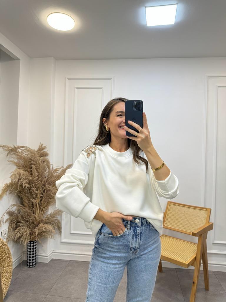 Ekru Omuz Taş Detayl Tasarım Sweatshirt