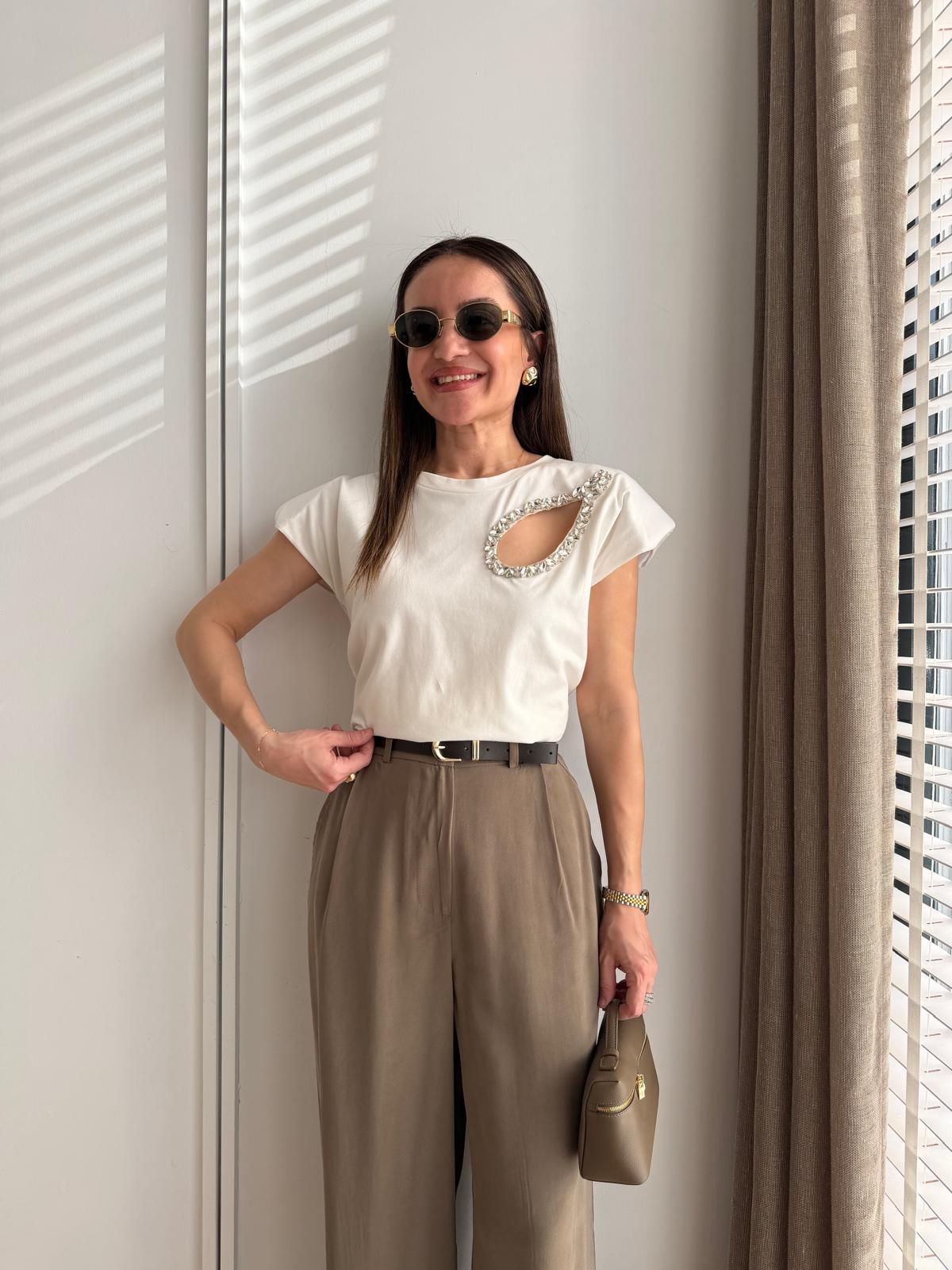 Ekru Önü Dekolte Taş Detaylı Tshirt 1075