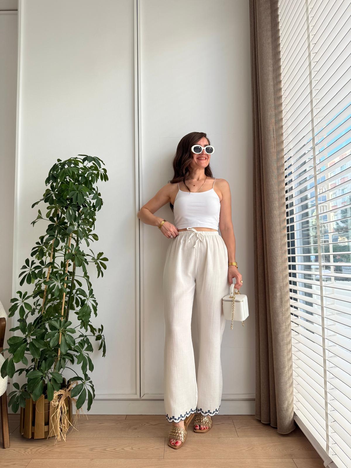 Ekru Paça Nakışlı Müslin Pantolon 3543