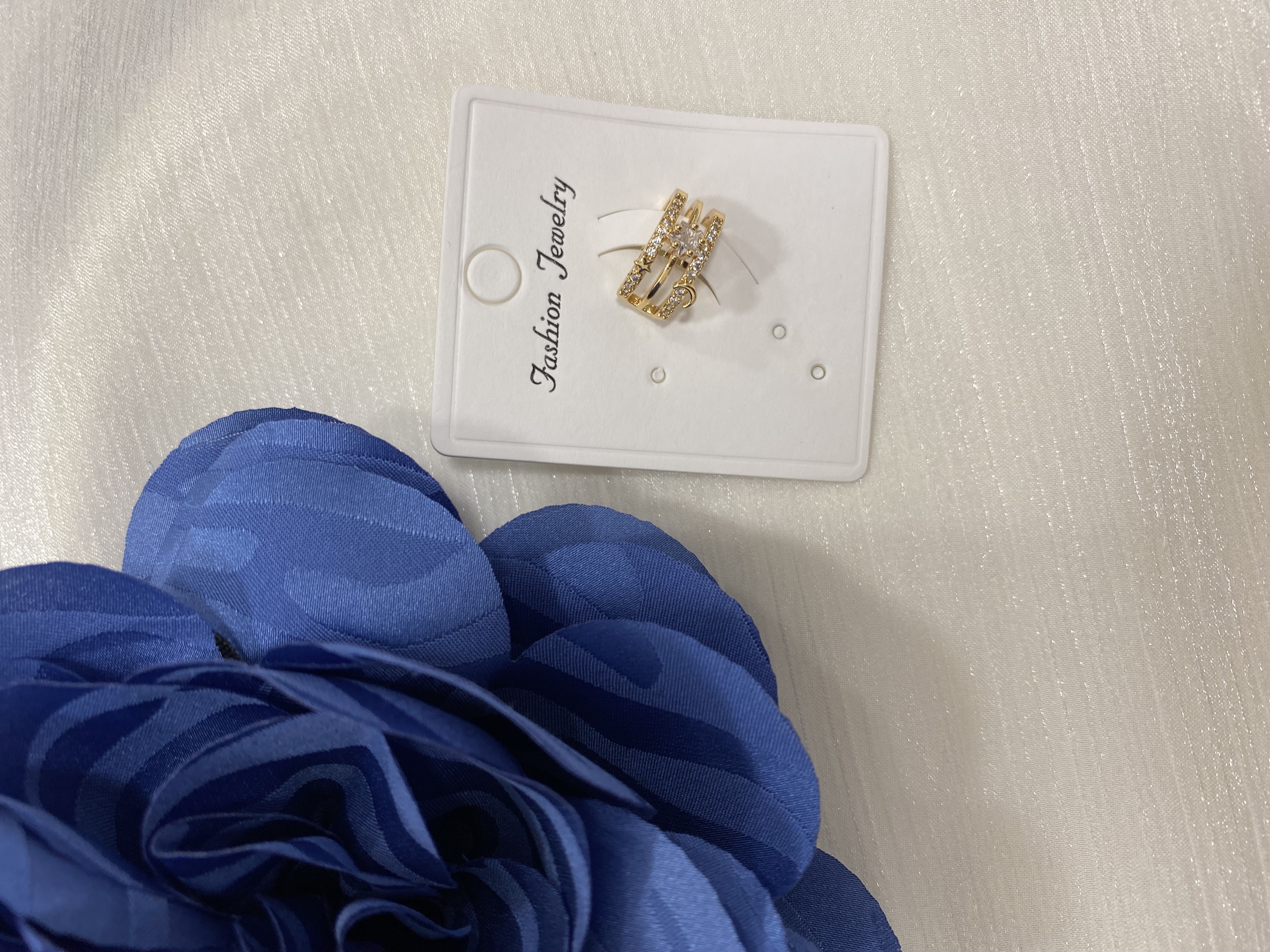 Gold Ay Yıldız Detaylı Kıkırdak Küpesi KD42
