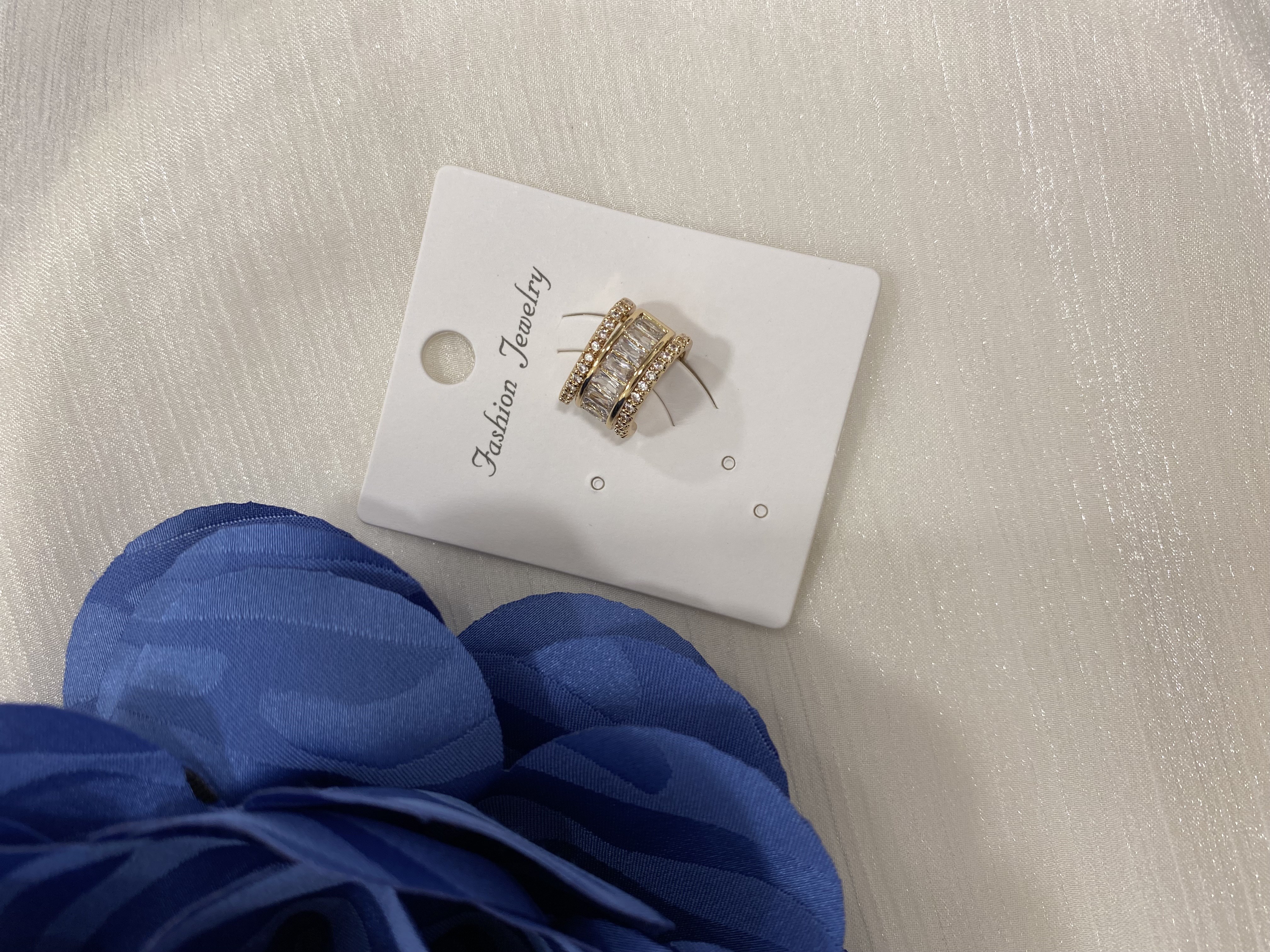 Gold Baget Sıralı Kıkırdak Küpesi KD16