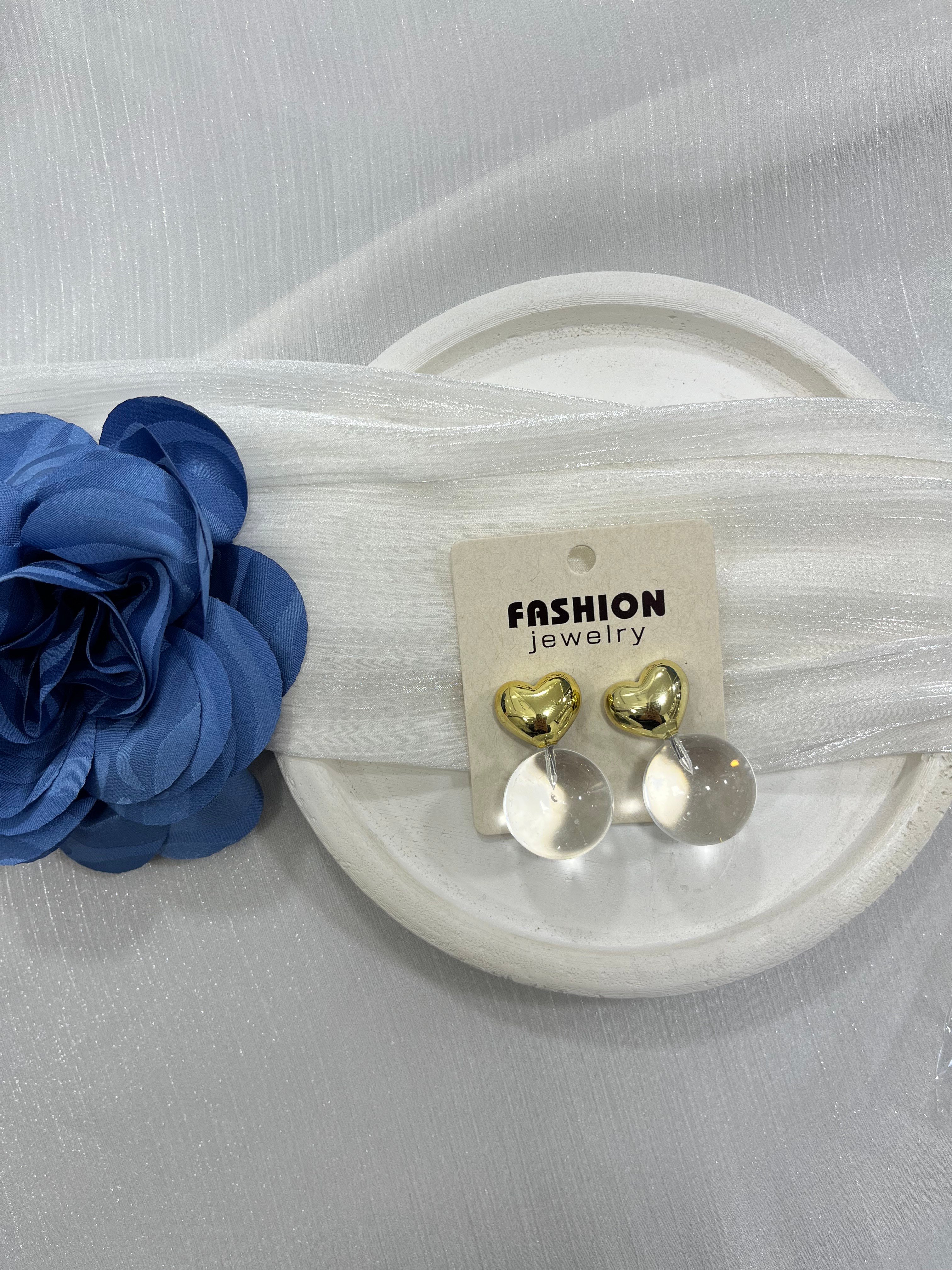 Gold Kalp Detaylı Şeffaf Top Küpe KP52