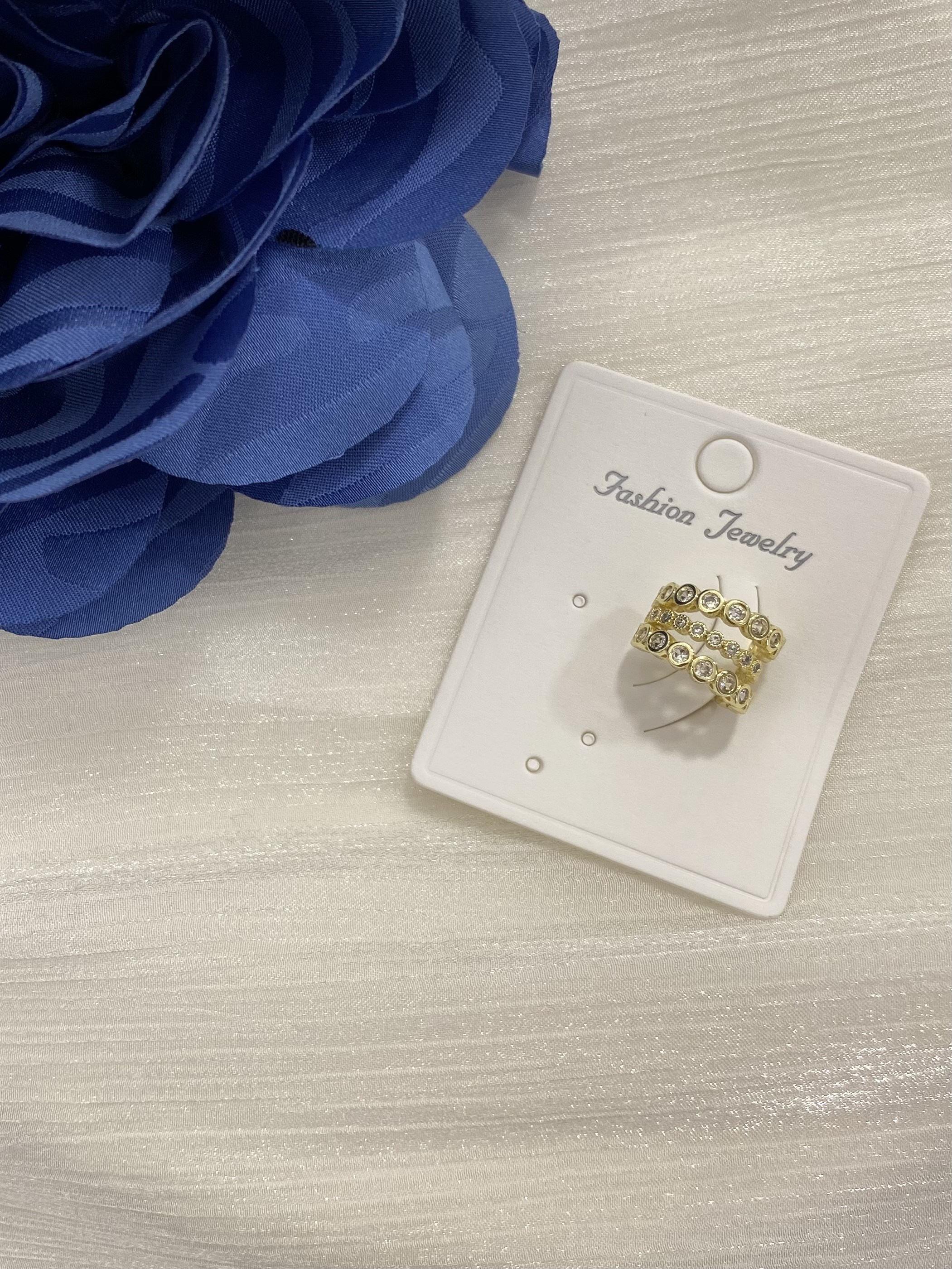 Gold Üç Sıra Zirkon Taşlı Kıkırdak Küpesi KD06