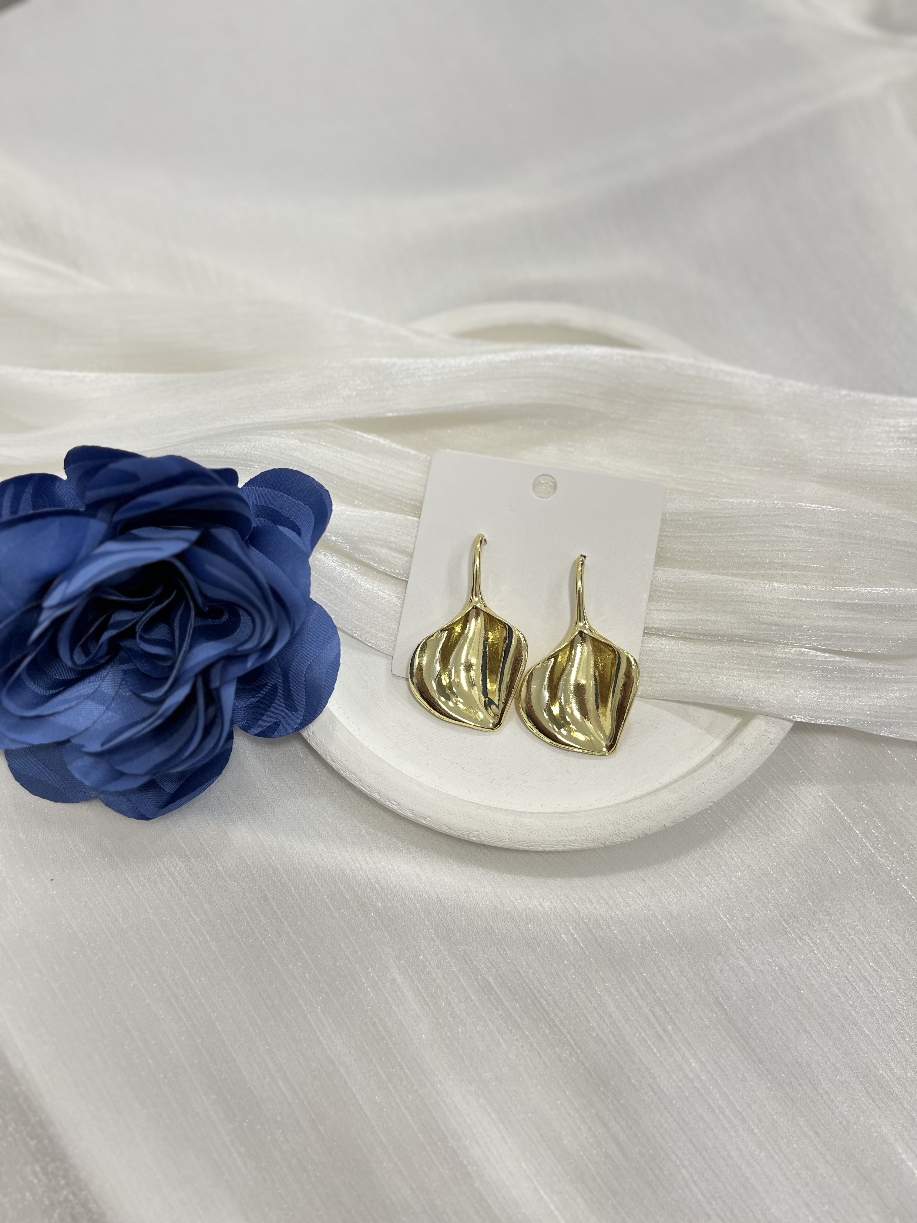 Gold Zambak Model Küpe KP21