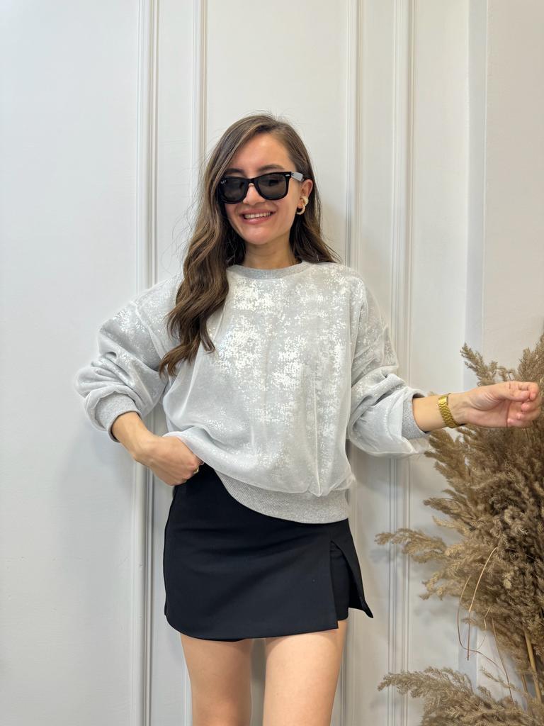 Gri Tasarım Üstü Tüllü İçi Varak Baskılı Sweatshirt 21220