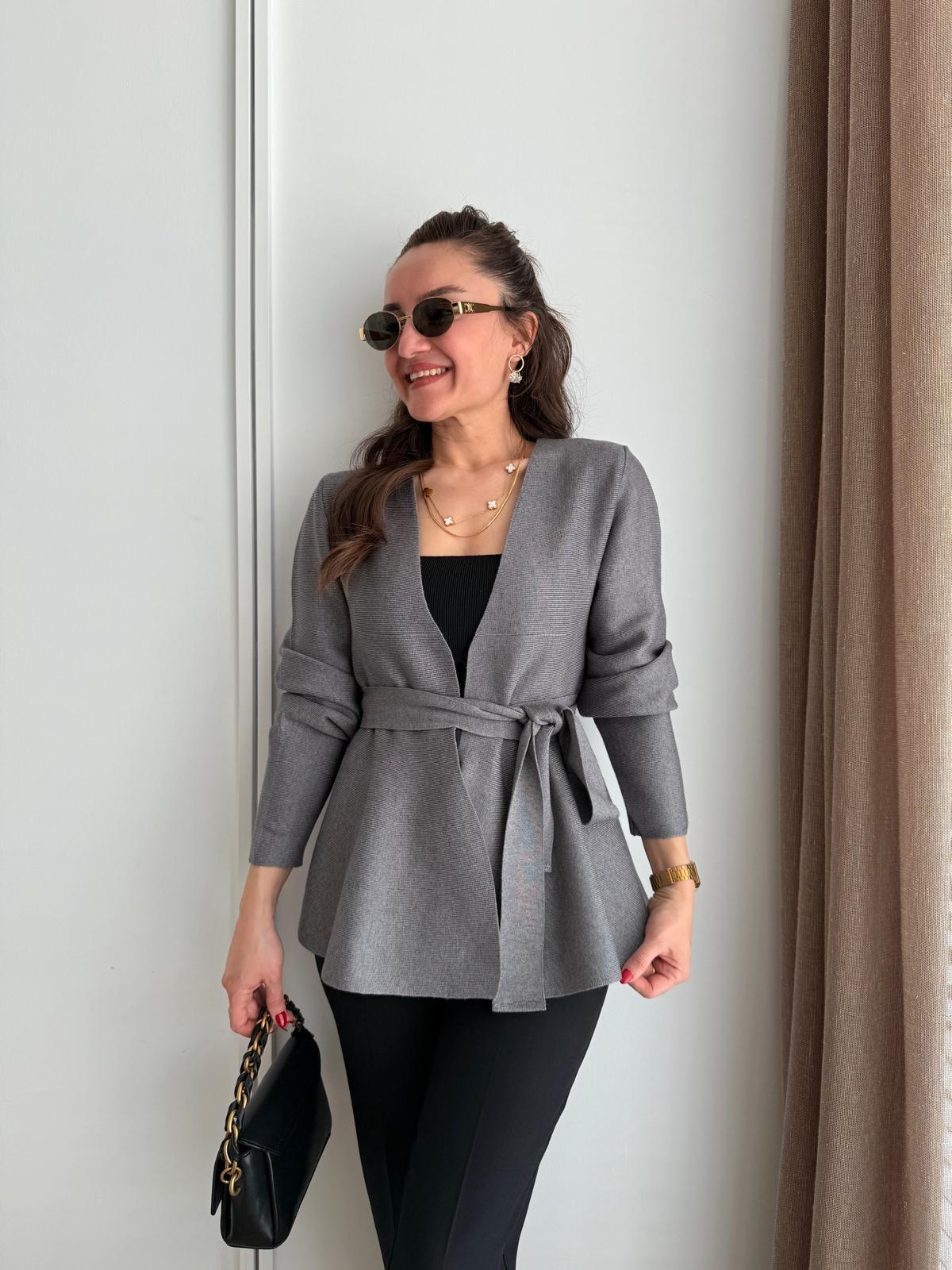 Gri Volanlı Kuşaklı Triko Hırka 241102