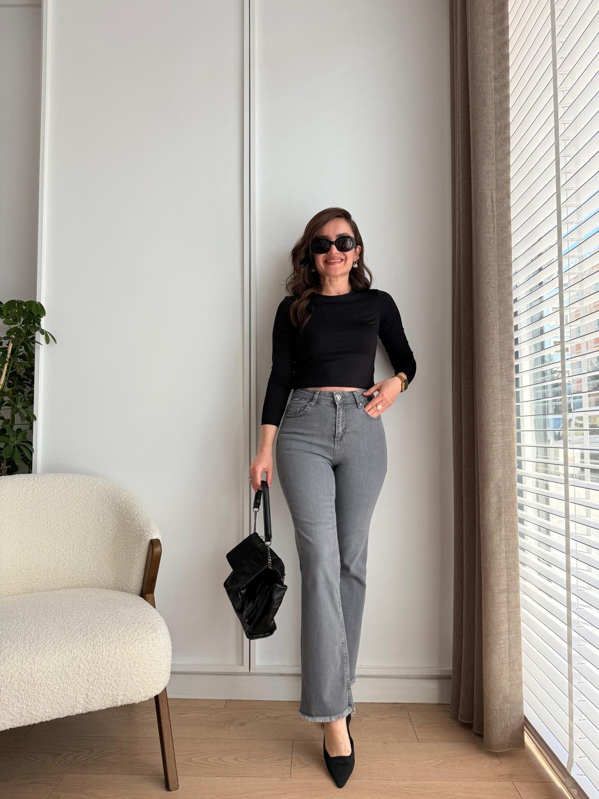 Gri Yüksek Bel Paçası Kesik Flare Jean 7403