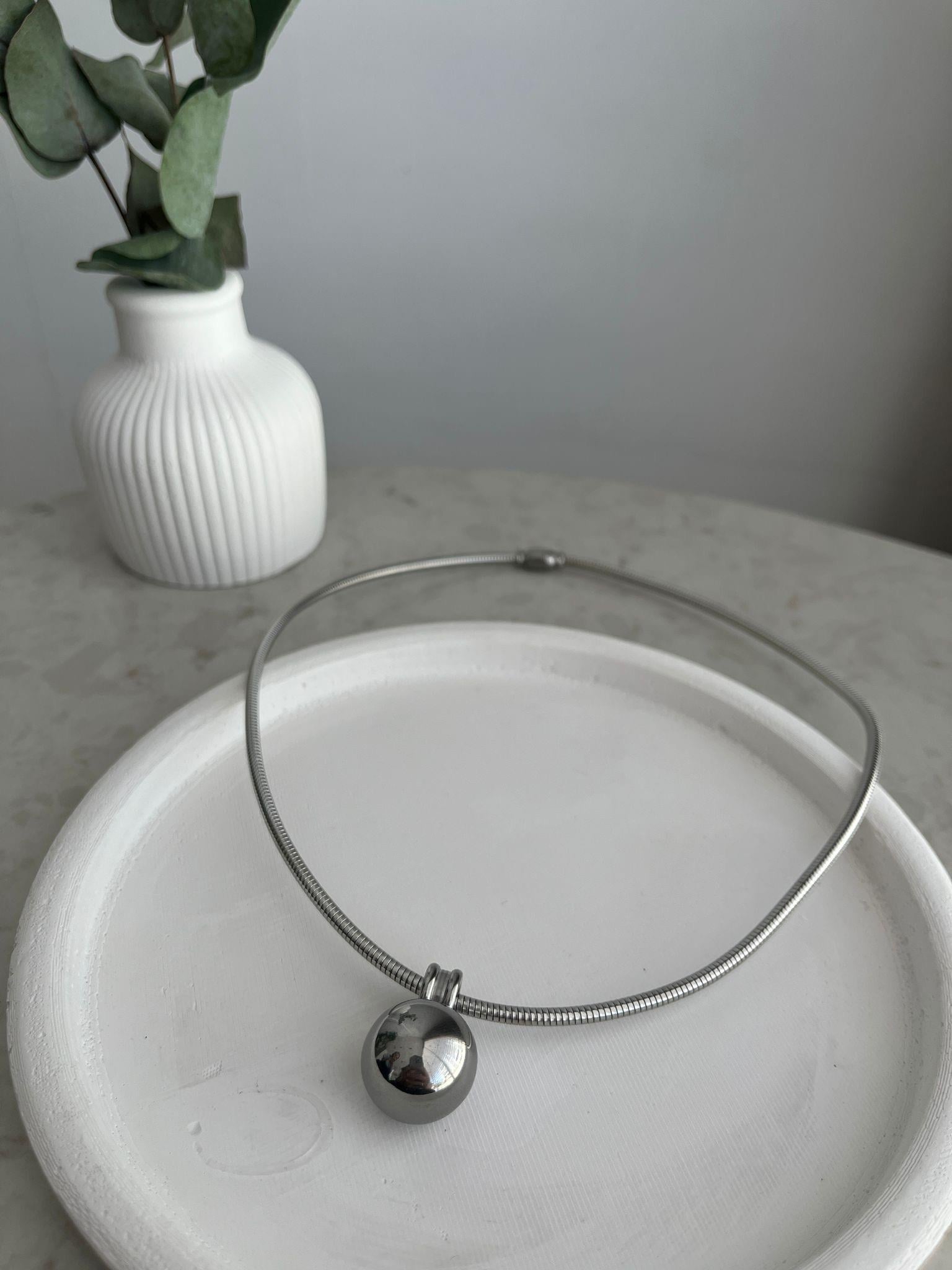 Gümüş Top Detaylı Uzun Kolye ST19