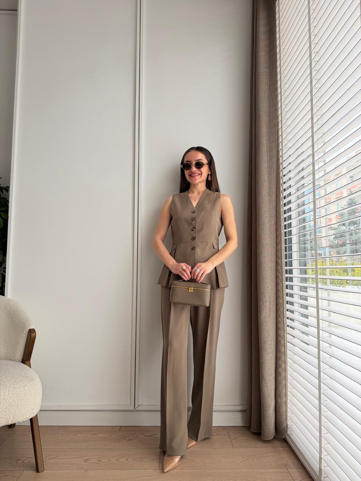 Haki Aller Detaylı Yelekli Takım 9041