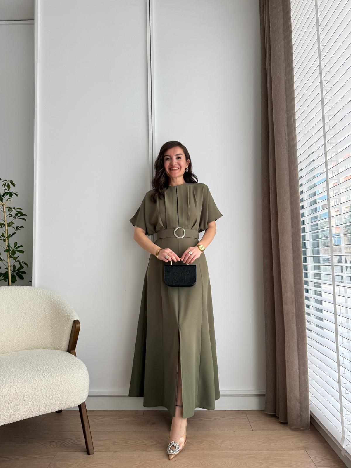 Haki Göğüs Pileli Yırtmaçlı Elbise 3098
