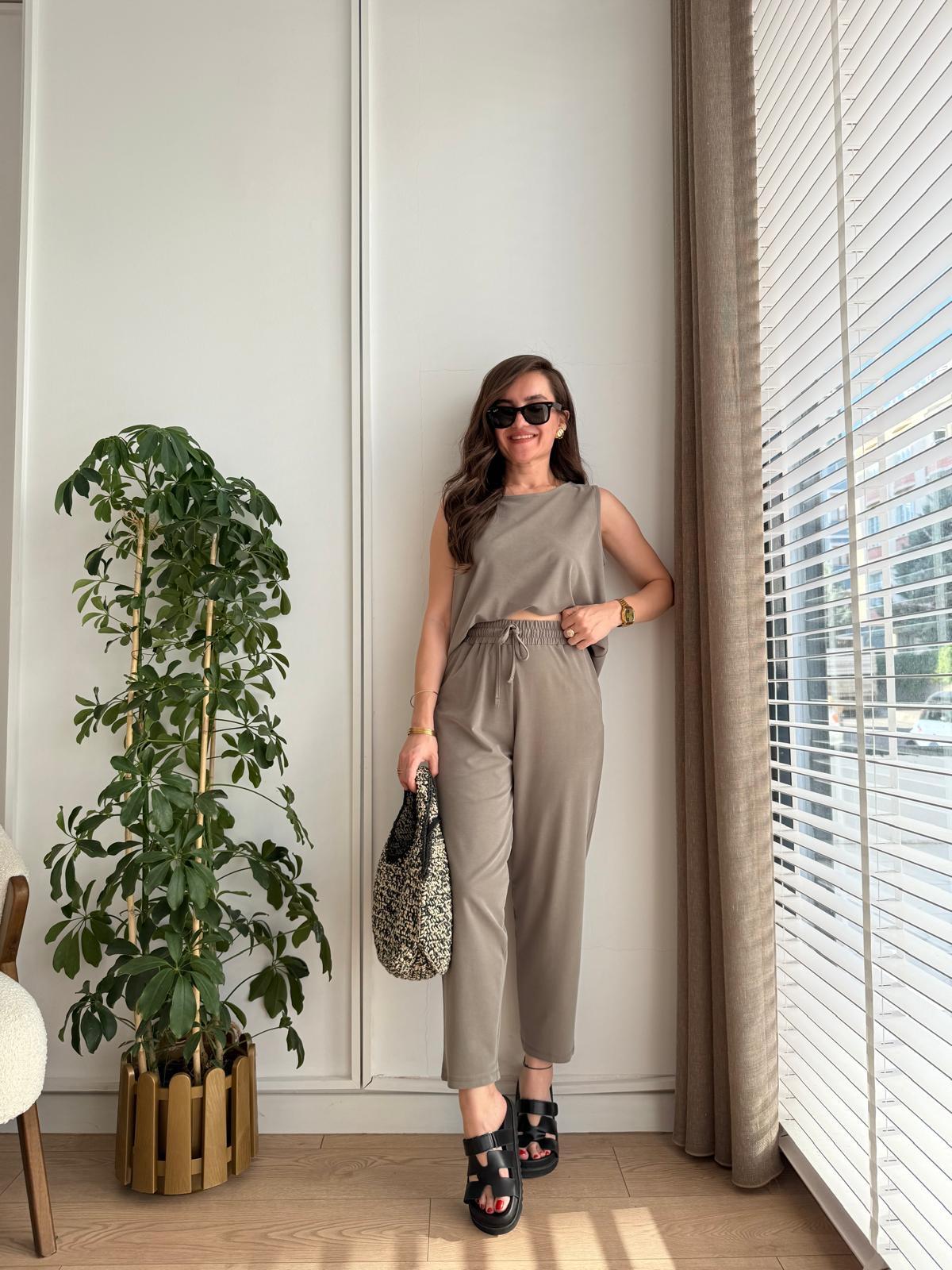 Haki Sıfır Kol Bluz Pantolon Takım 4747