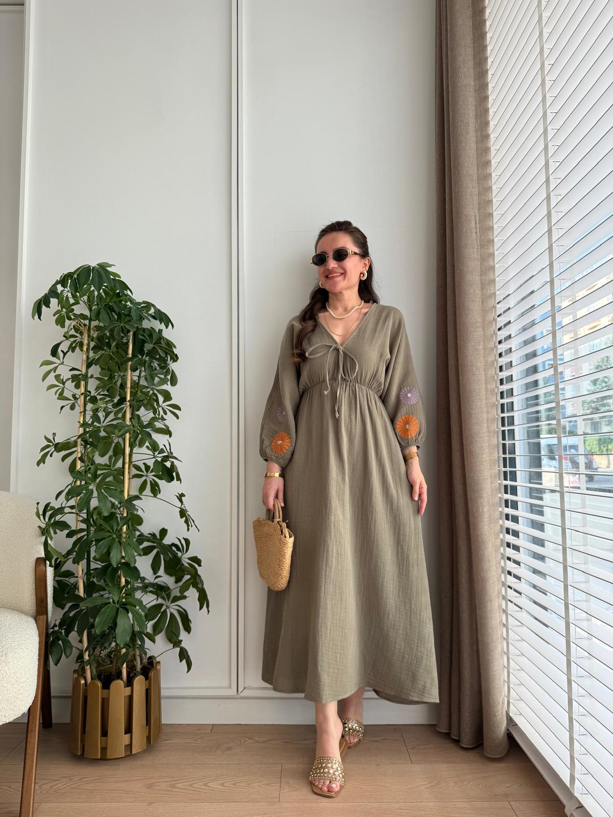 Haki V Yaka Bel Lastikli Kol Nakışlı Elbise 3035