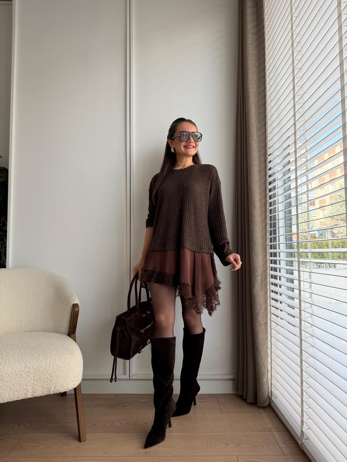 Kahve rengi Asimetrik Güpür Detaylı Bluz 31342