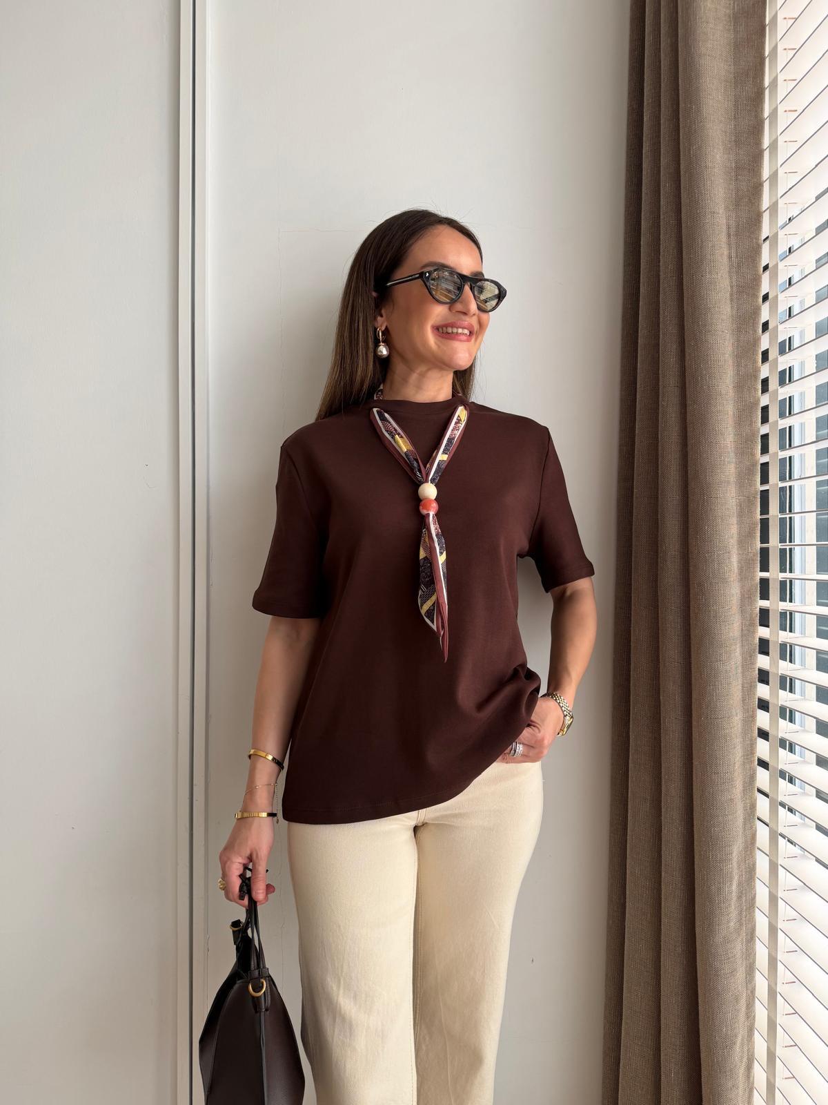 Kahve rengi Fularlı Bisiklet Yaka Tshirt 2316