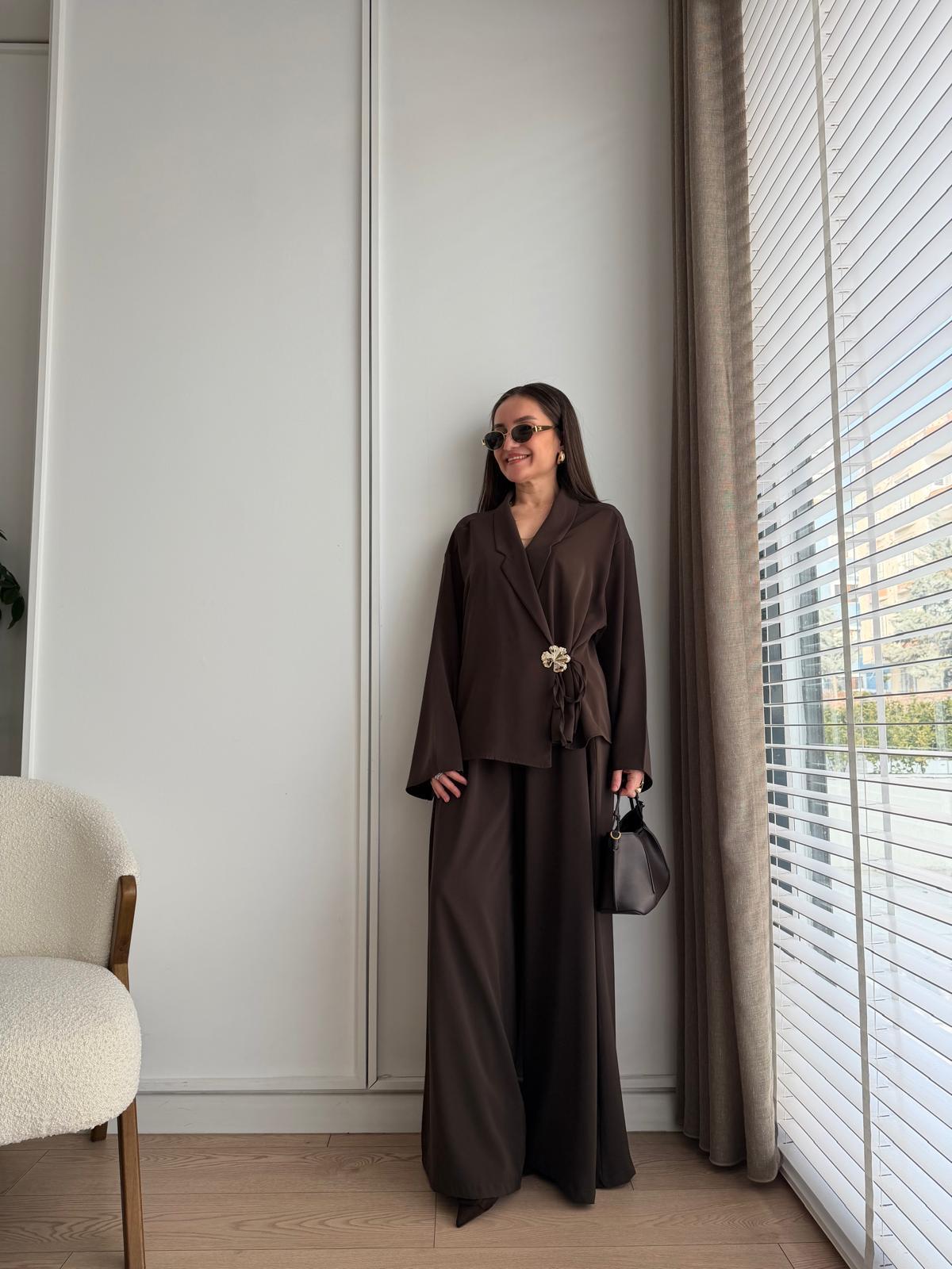 Kahve rengi Gül Broşlu Ceket Pantolon Takım 8896