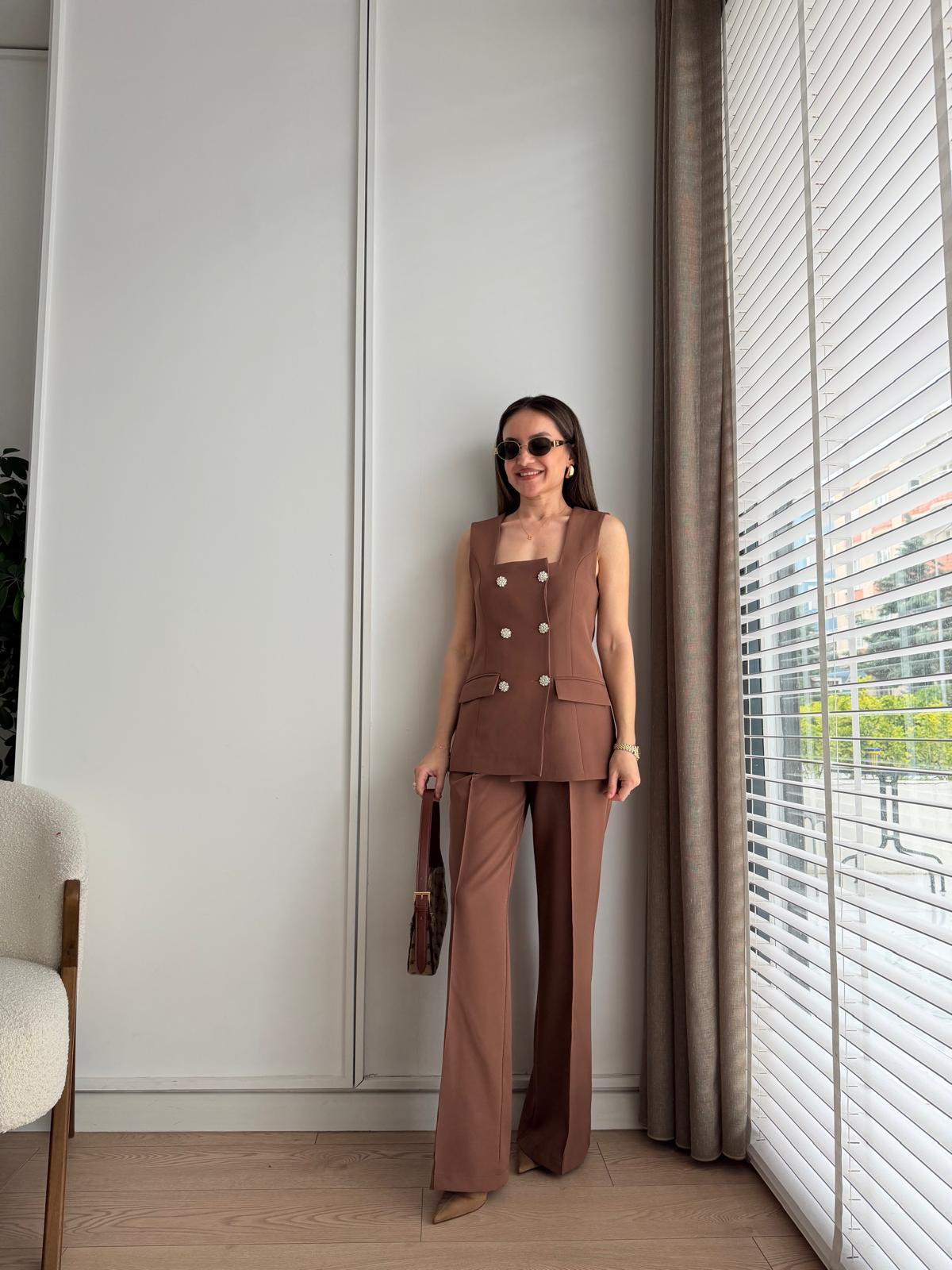 Kahve rengi Kare Yaka Taş Düğmeli Yelek Takım 3163