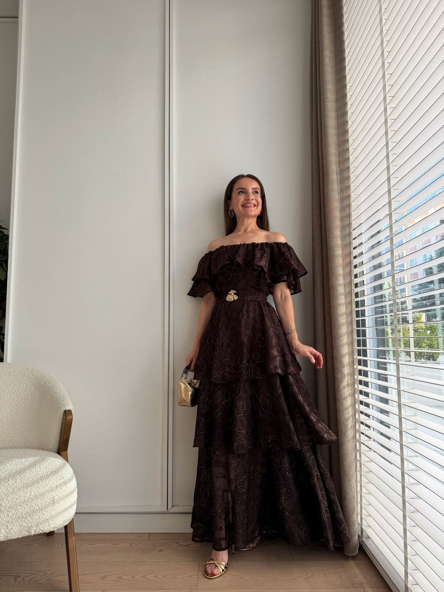 Kahve rengi Katlı Yakası Lastikli Kat Kat Nakışlı Elbise 9549
