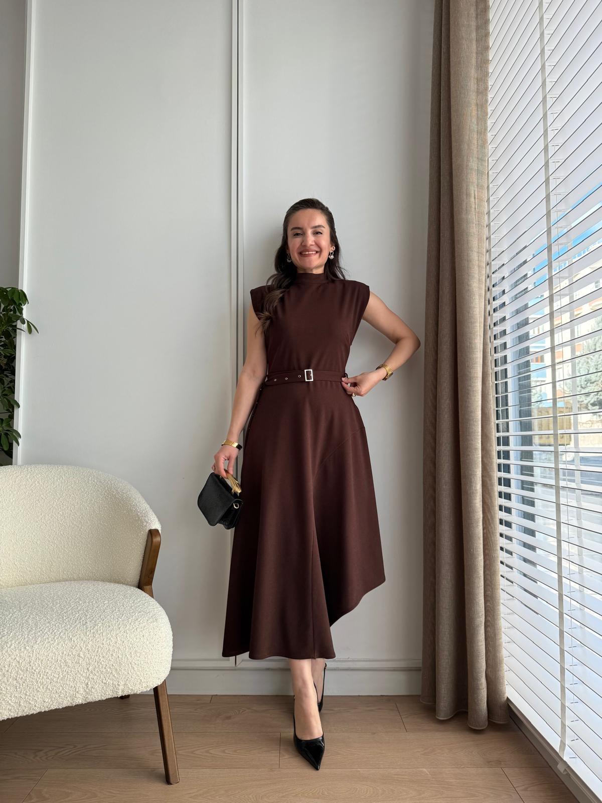 Kahve rengi Kemerli Asimetrik Kesim Elbise 0246
