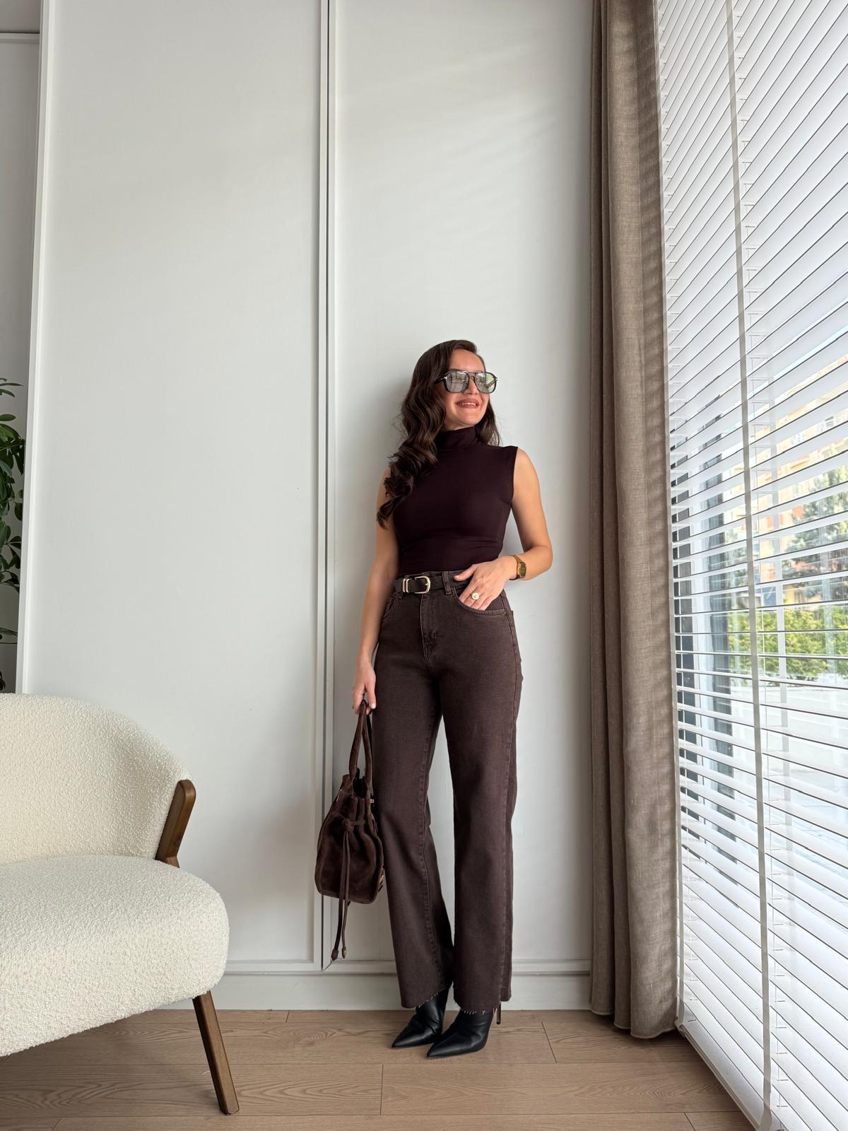 Kahve rengi Kemerli Paçası Kesik Jean 102
