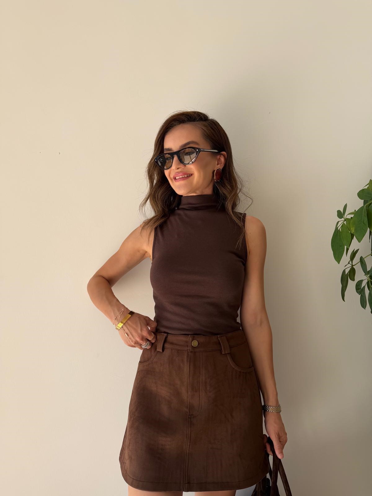 Kahve rengi Kısa Balıkçı Yaka Sıfır Kol Bluz 02859
