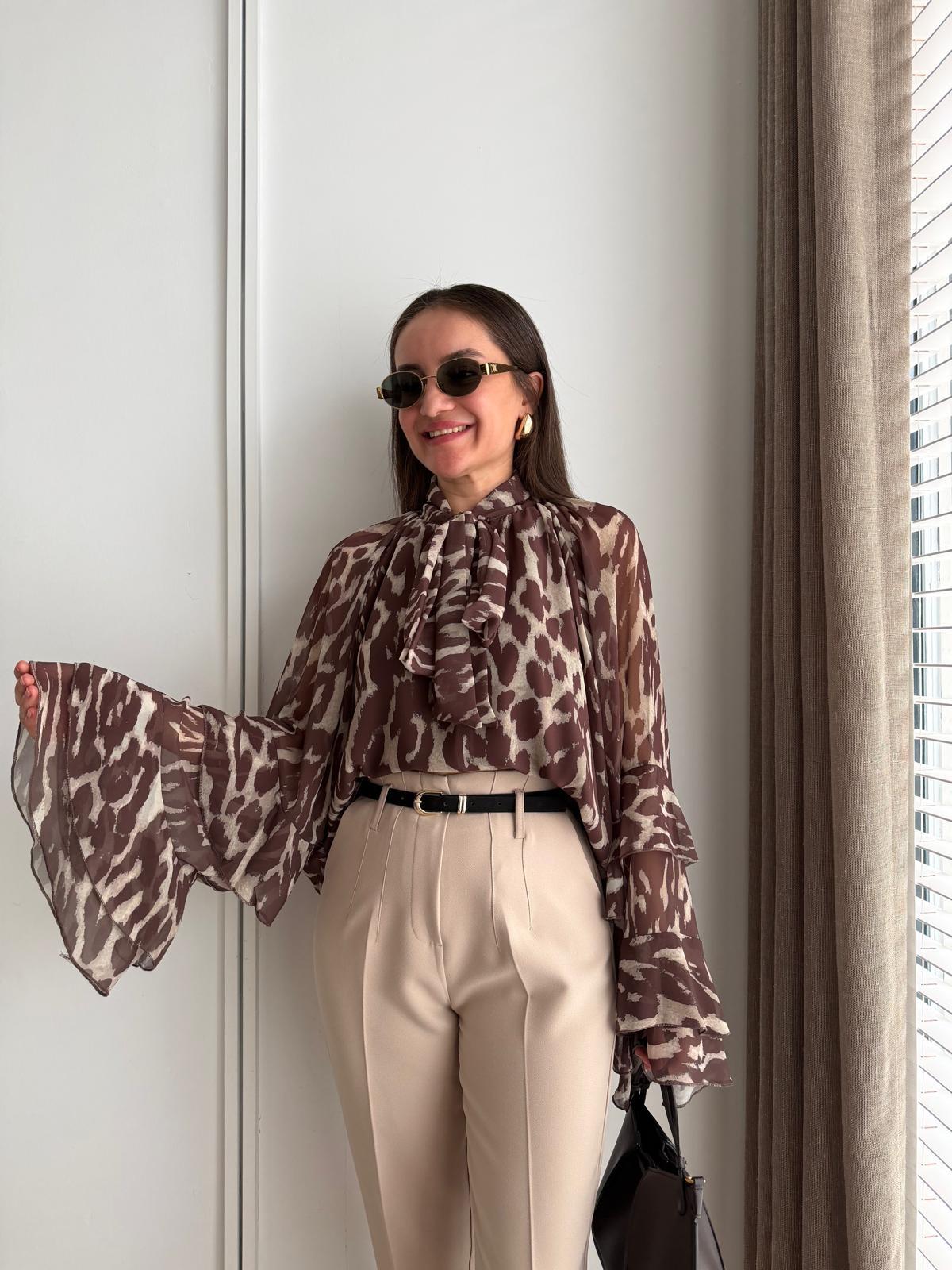 Kahve rengi Leopar Desen Kol Detaylı Şifon Bluz 5024