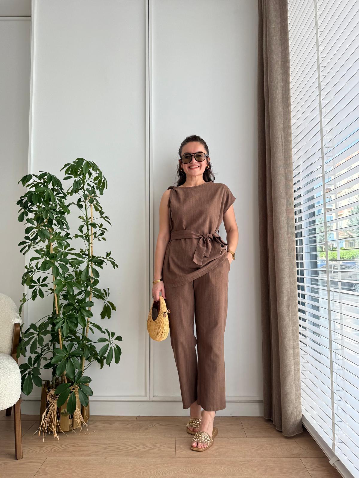 Kahve rengi Omuz Detaylı Bluz Pantolon Takım 8644