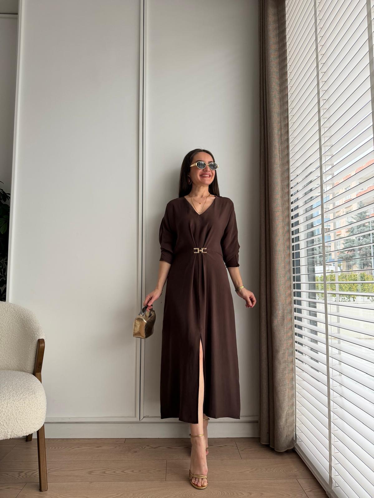 Kahve rengi Ön Bronşlu Yarasa Kol Yırtmaçlı Elbise 3025