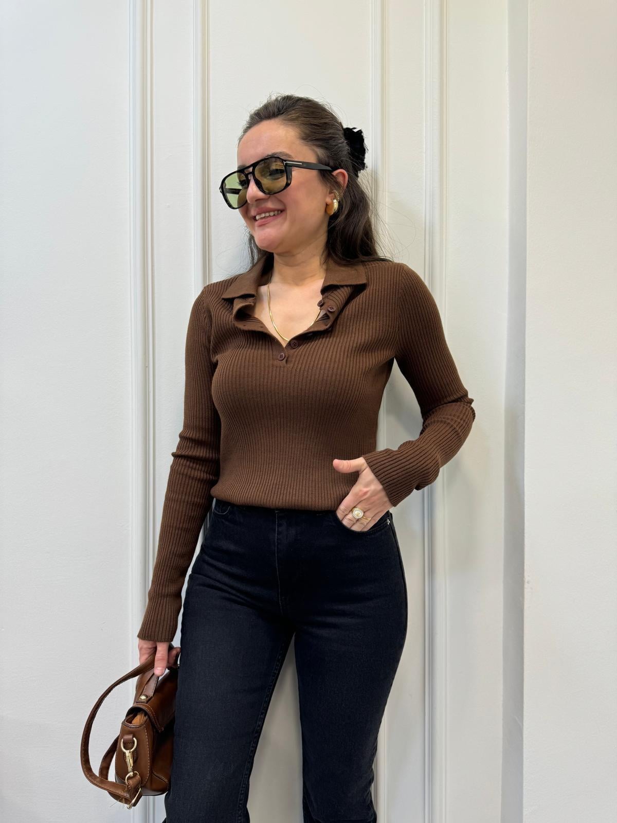 Kahve rengi Polo Yaka Düğmeli Fitilli Triko Kazak 241225