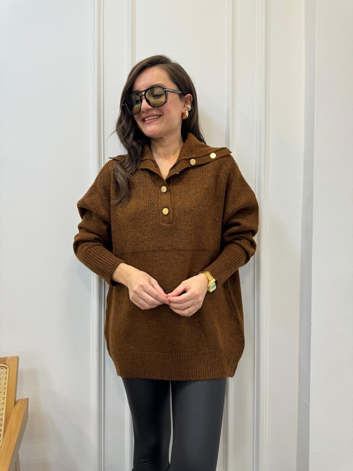 Kahve rengi Polo Yaka Gold Düğme Detaylı Triko Kazak 22733