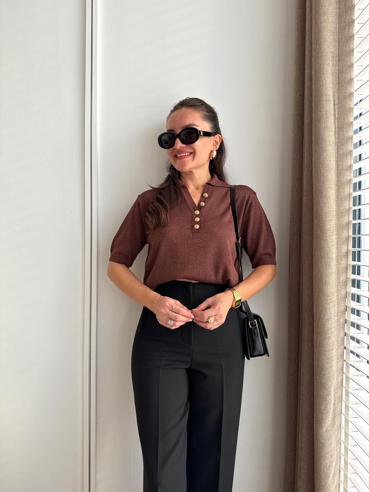 Kahve rengi Polo Yaka Gold Düğmeli Simli Bluz 251111