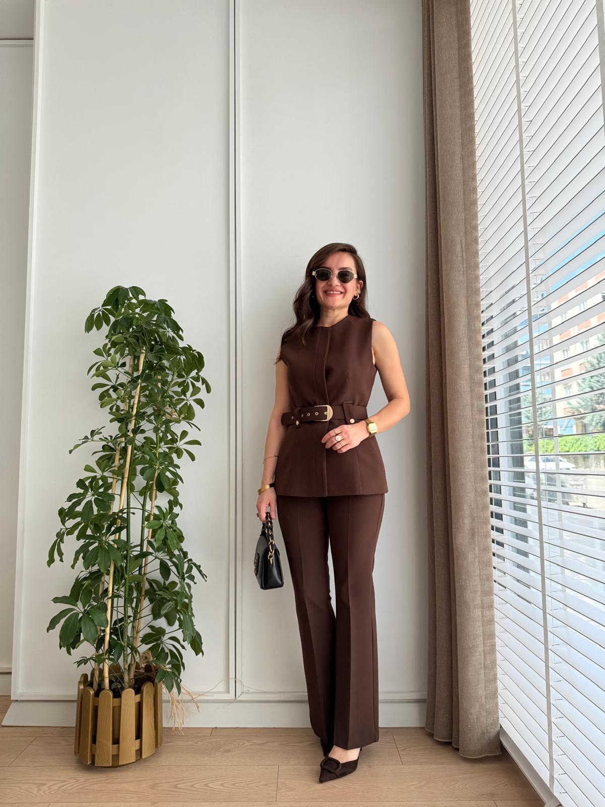 Kahve rengi Premium Seri Gold Düğme Detaylı Kemerli Yelek Pantolon Takım 0417