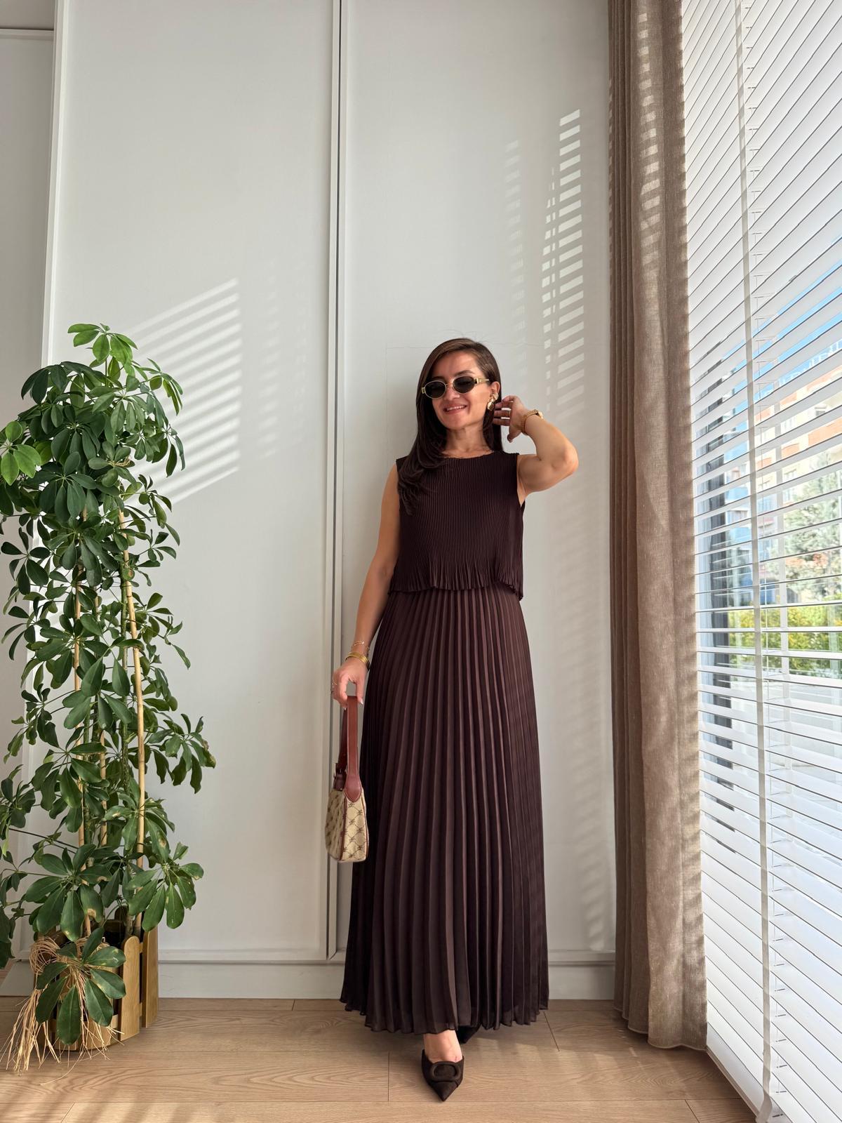 Kahve rengi Sıfır Kol Piliseli Şifon Elbise 2621