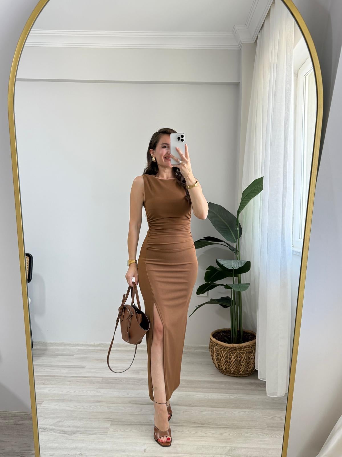 Kahve rengi Sıfır Kol Yan Drapeli Yırtmaçlı Elbise 314