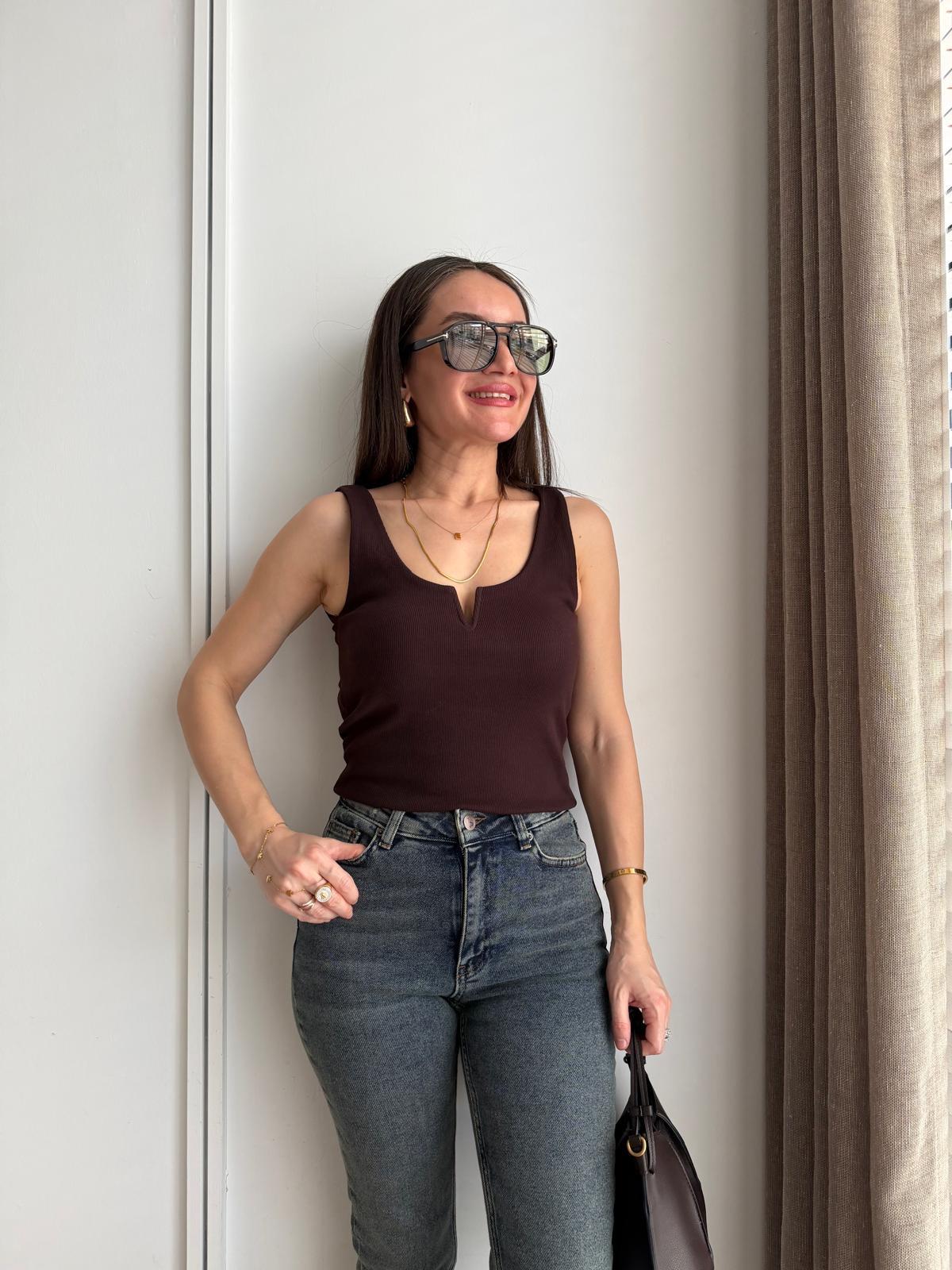 Kahve rengi V Dekolte Detaylı Fitilli Atlet 3796