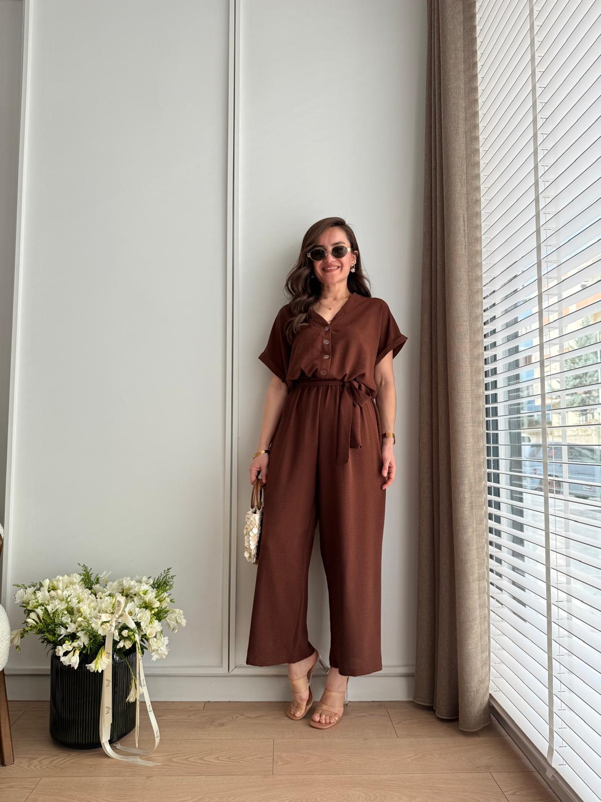 Kahve rengi V Yaka Düğme Detaylı Tulum 861