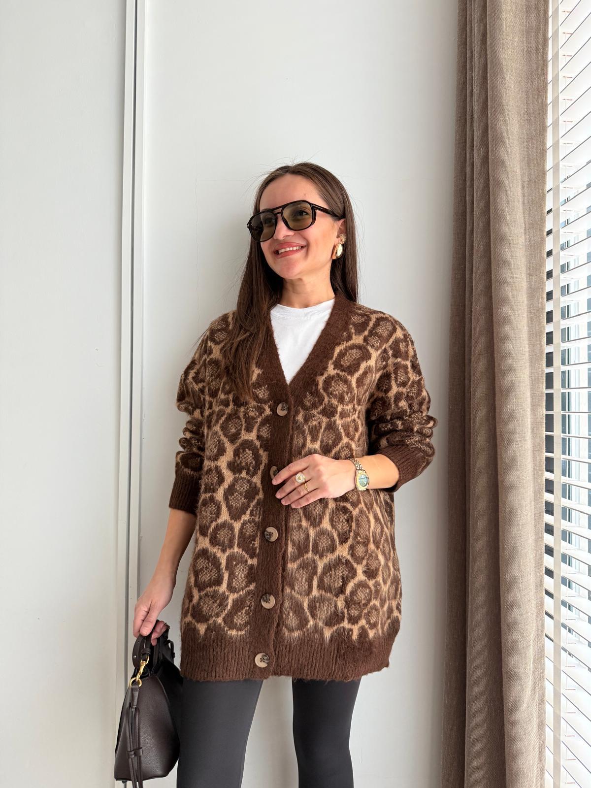 Kahve rengi V Yaka Leopar Desen Triko Hırka 4476