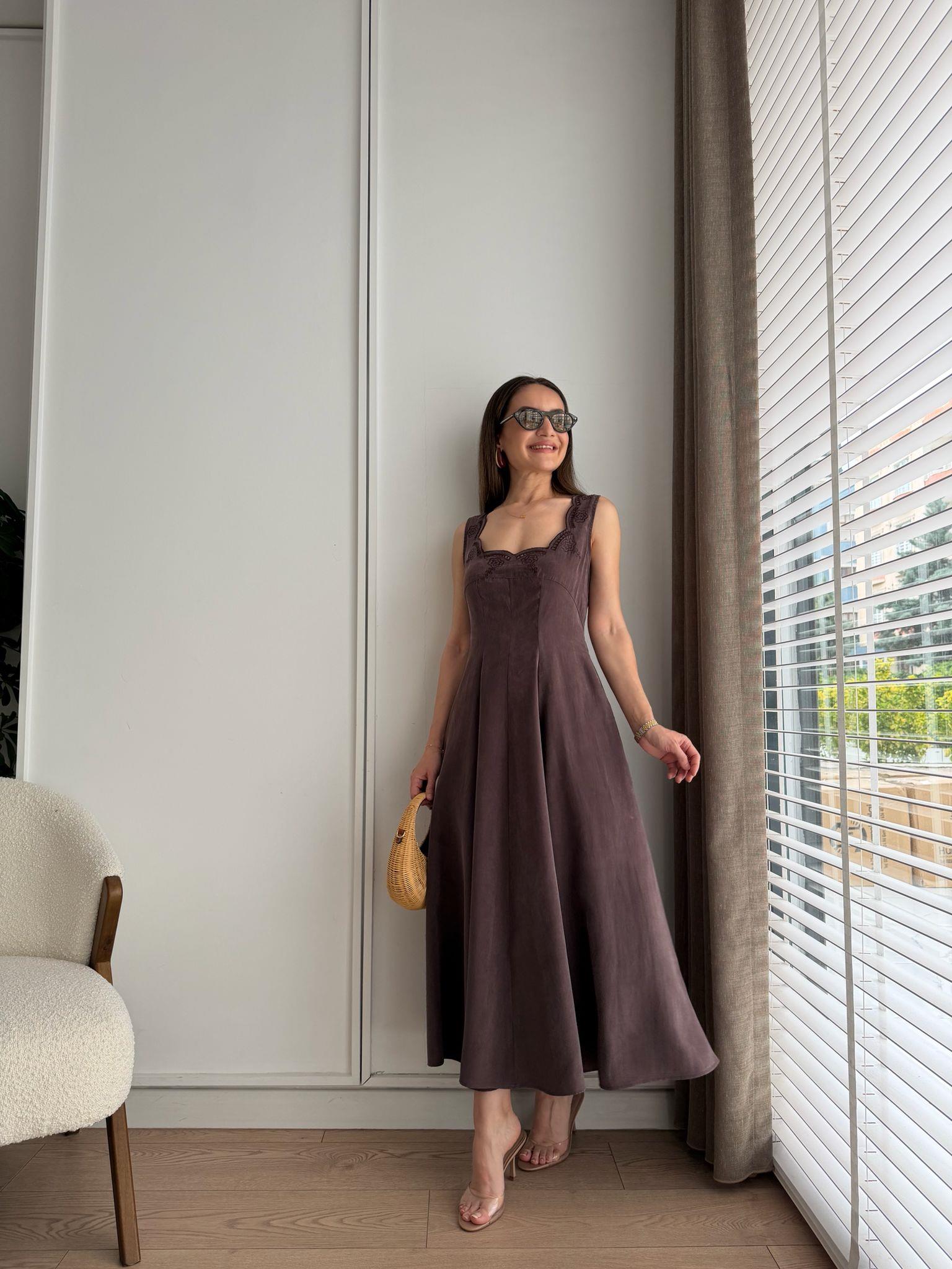 Kahve rengi Yaka Detaylı Tensel Elbise 0365
