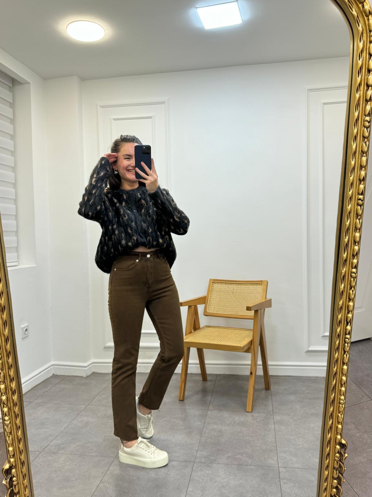Kahve rengi Yüksek Bel Paçası Kesik Mom Jean 0520