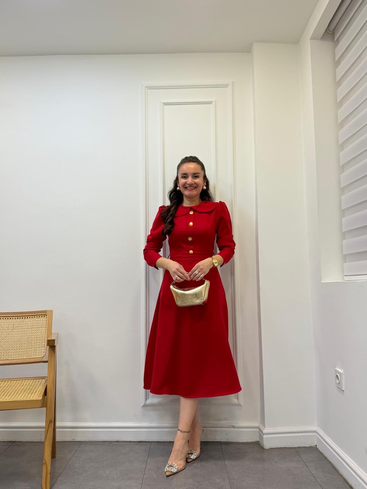 Kırmızı Bebe Yaka Gold Düğme Detaylı Elbise 1143