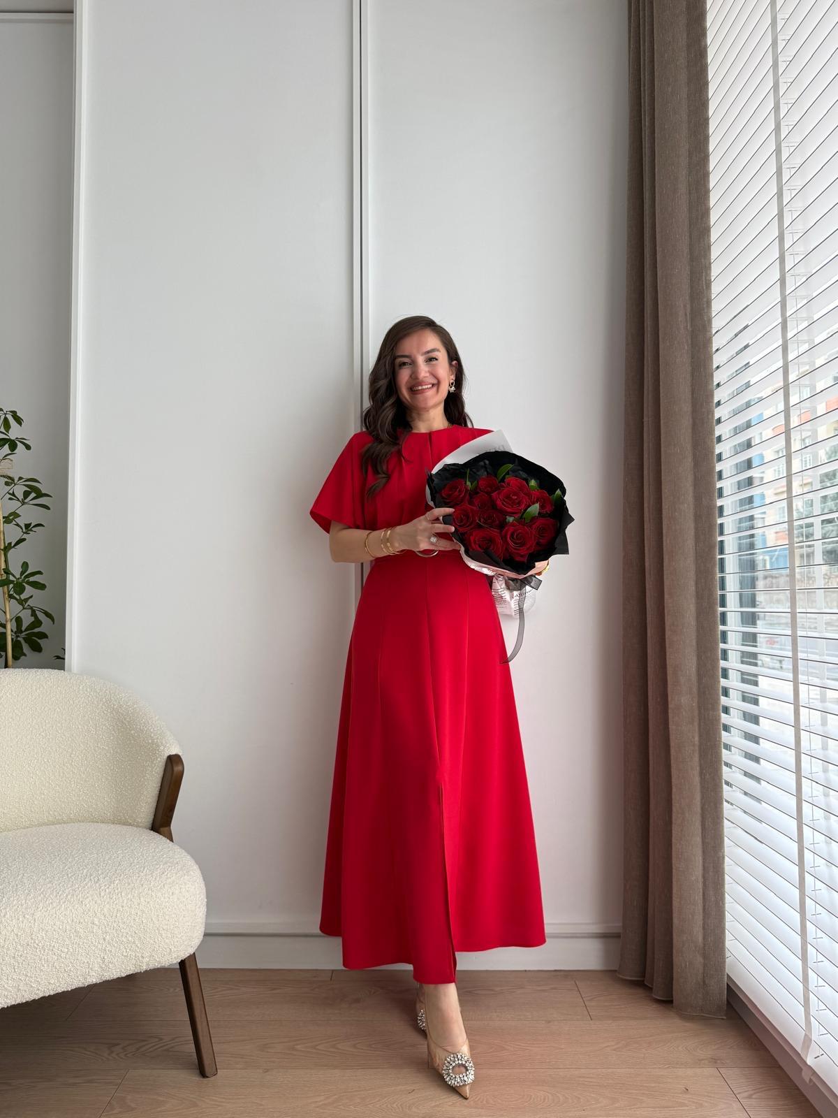 Kırmızı Göğüs Pileli Yırtmaçlı Elbise 3098
