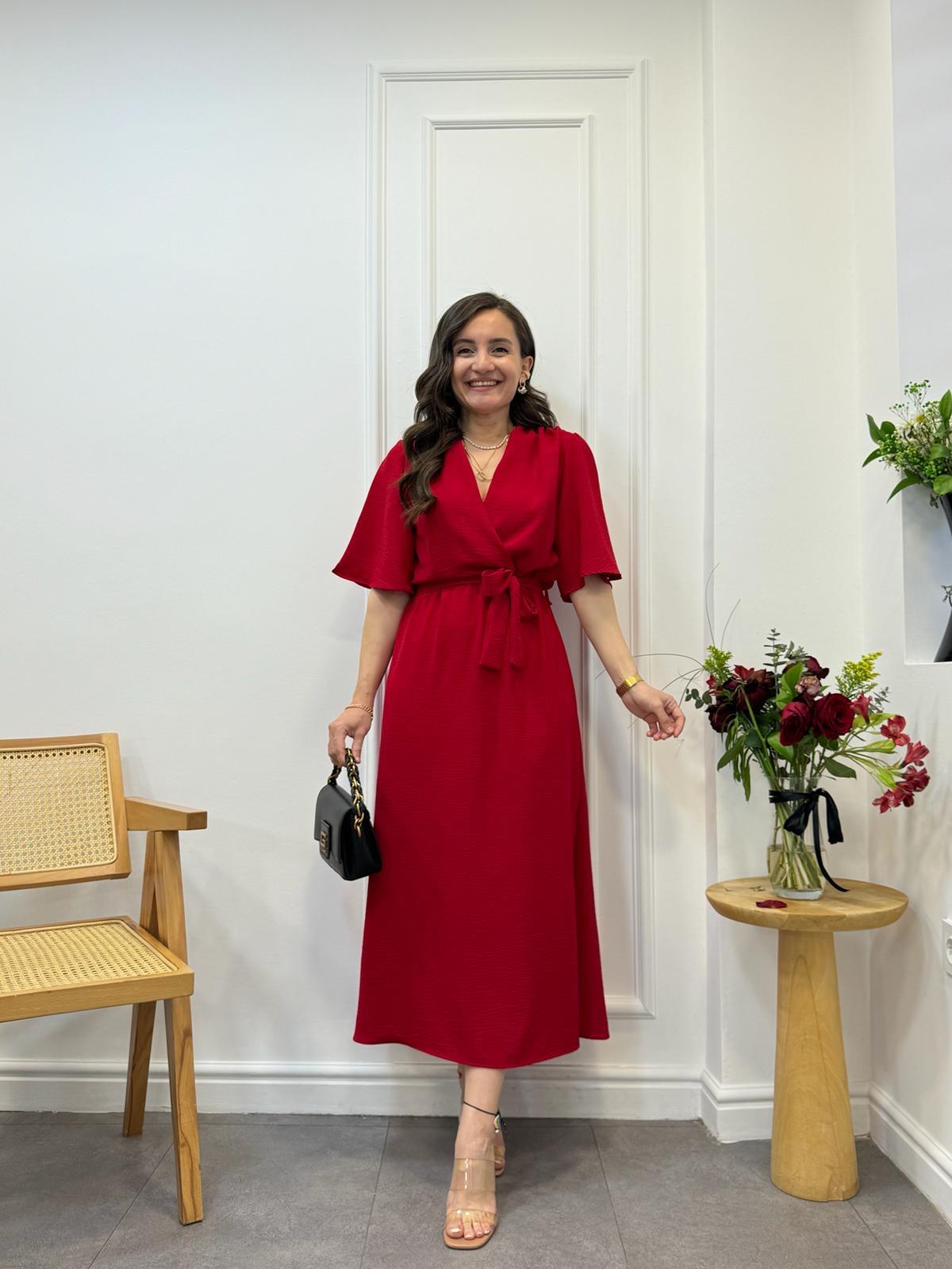 Kırmızı Kruvaze Yaka Bel Lastik Detaylı Yırtmaçlı Elbise 2899